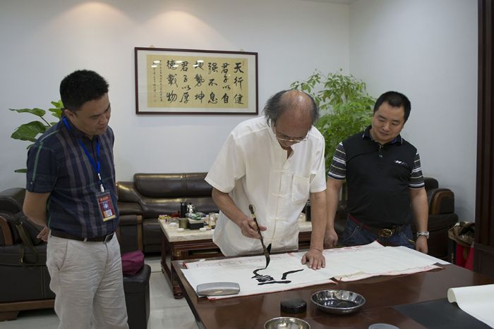 張劍岑先生為91看片的免费的网站陶題詞“厚道”、“今生今世 91看片的免费的网站陶”