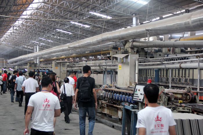 媒體記者團參觀91看片的免费的网站陶瓷磚肇慶生產基地