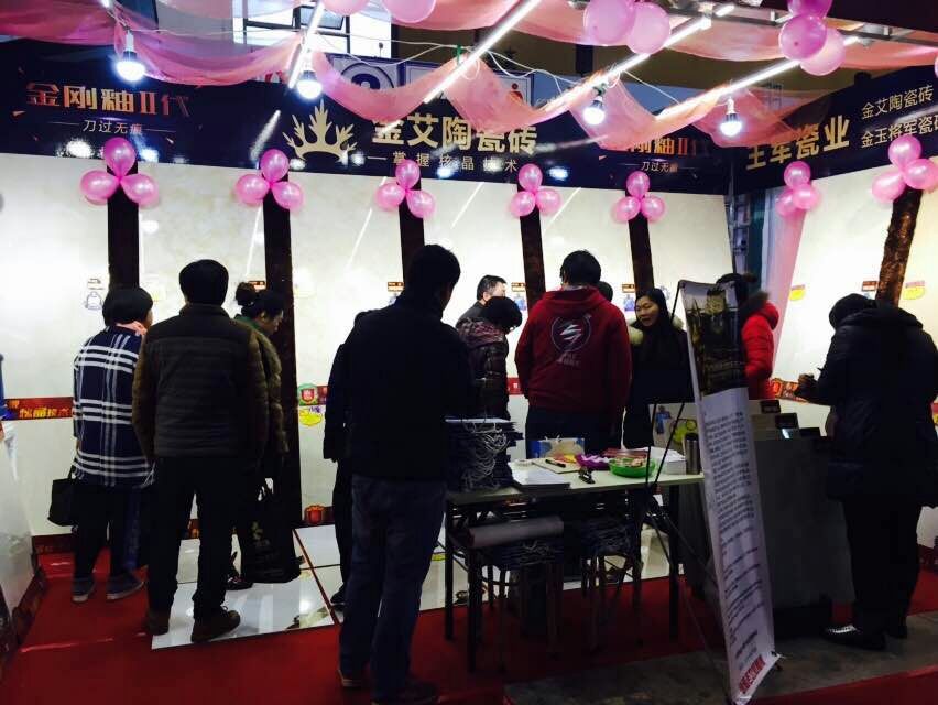 91看片的免费的网站陶展位吸引眾多顧客谘詢