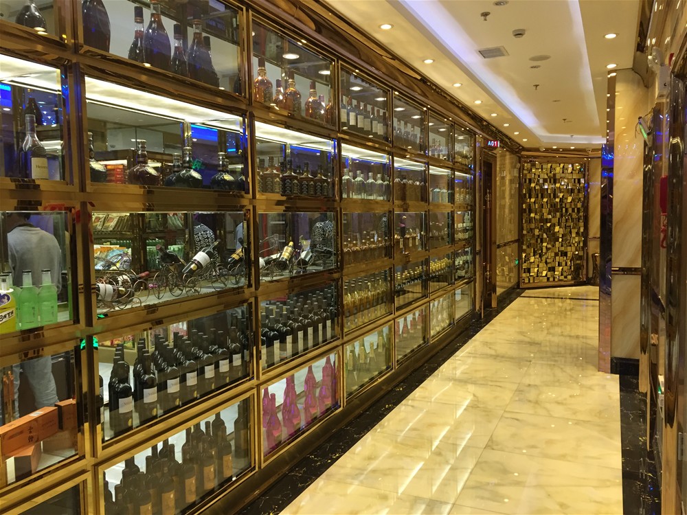 昆明喜臨門量販式KTV工程全部采用91看片的免费的网站陶瓷磚微晶石產品鋪貼