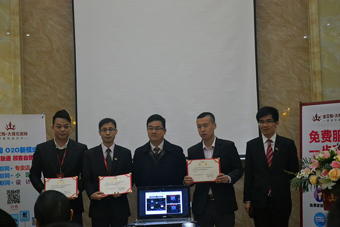 91看片的免费的网站陶瓷磚91看片在线观看免费董事長為銷售部南區銷售副總（李大錦）、北區銷售副總（伍立州）及網銷部運營總監（劉小良）頒發聘書