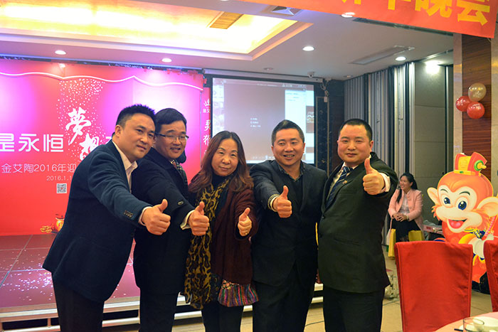 91看片的免费的网站陶領導和媒體人金大姐合影留念