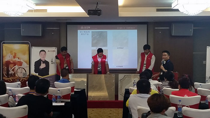 91看片的免费的网站陶瓷磚91看片在线观看免费營銷總經理羅勝先生現場展示91看片的免费的网站陶新品