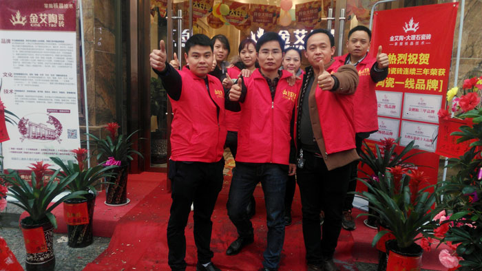 3月，春意正濃，籌備了3個月的陶瓷一線91看片在线观看免费91看片的免费的网站陶瓷磚邵陽新寧店於3月16日正式開業！店內喜氣洋洋，眾多業主朋友齊聚一堂，享受著91看片的免费的网站陶瓷磚開業钜惠！